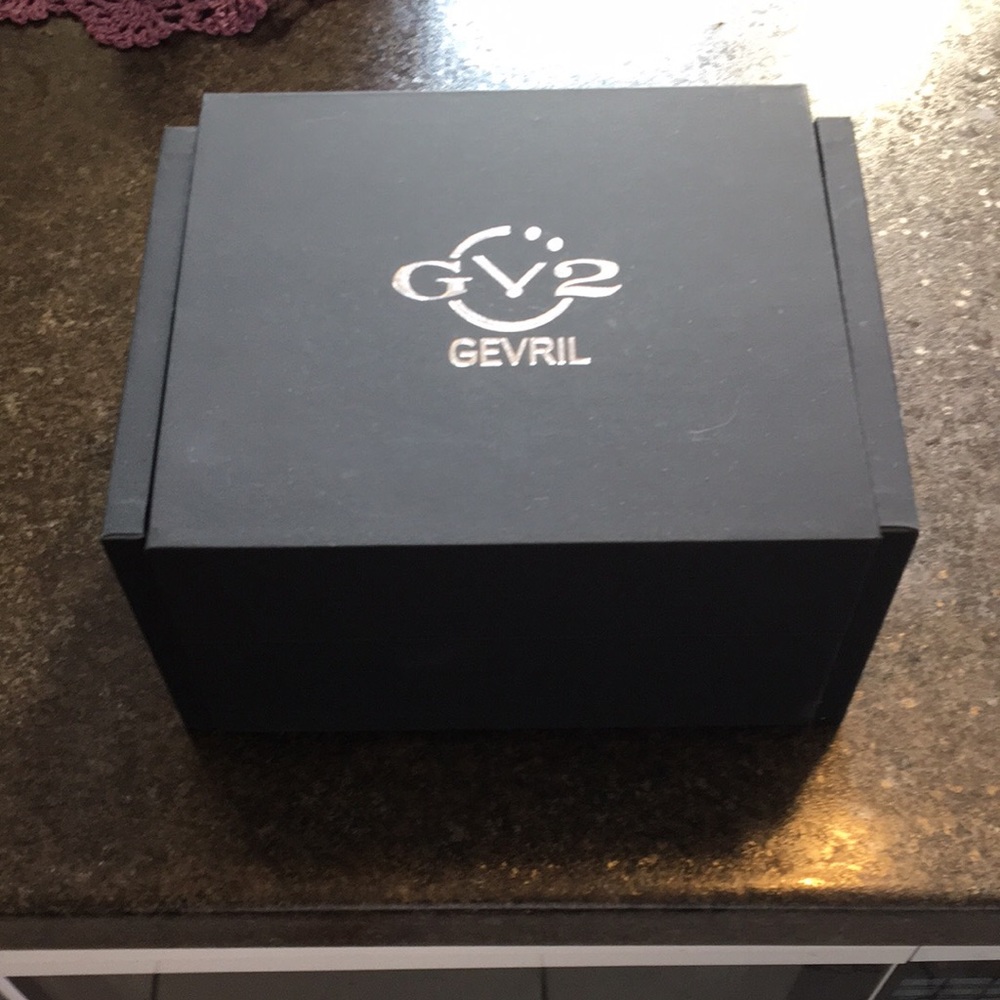 Watch gevril worth 1500$ i want 300$ brand new , perfect for mecanics men